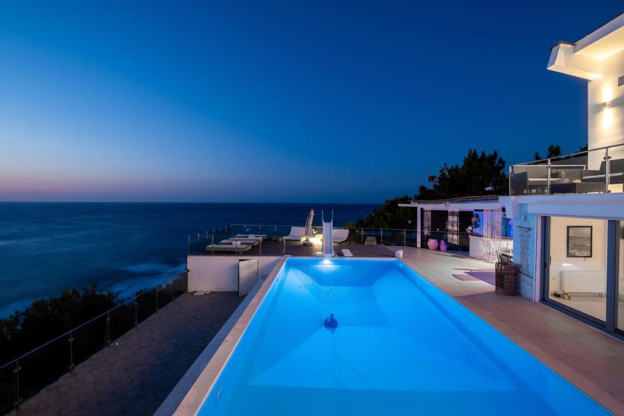 Icarus Luxury Beachfront Villa Gialiskari  Ngoại thất bức ảnh