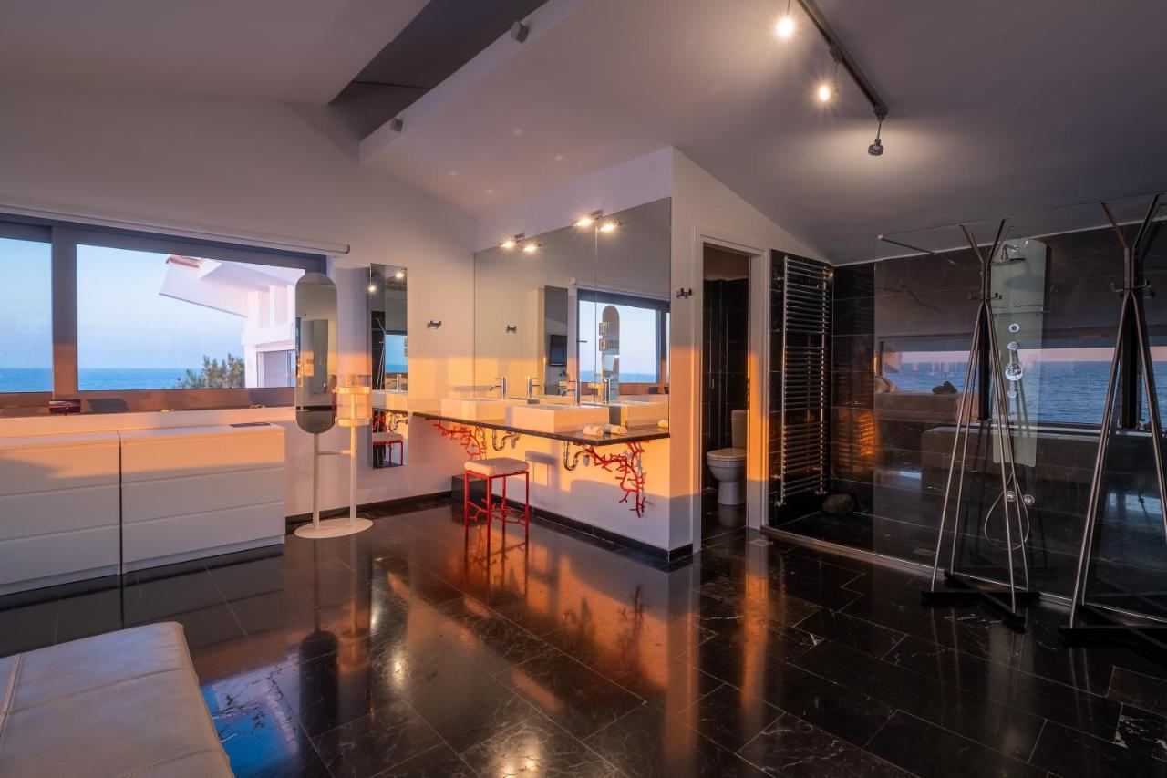 Icarus Luxury Beachfront Villa Gialiskari  Ngoại thất bức ảnh